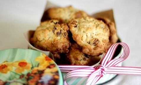 sultana and oat cookies